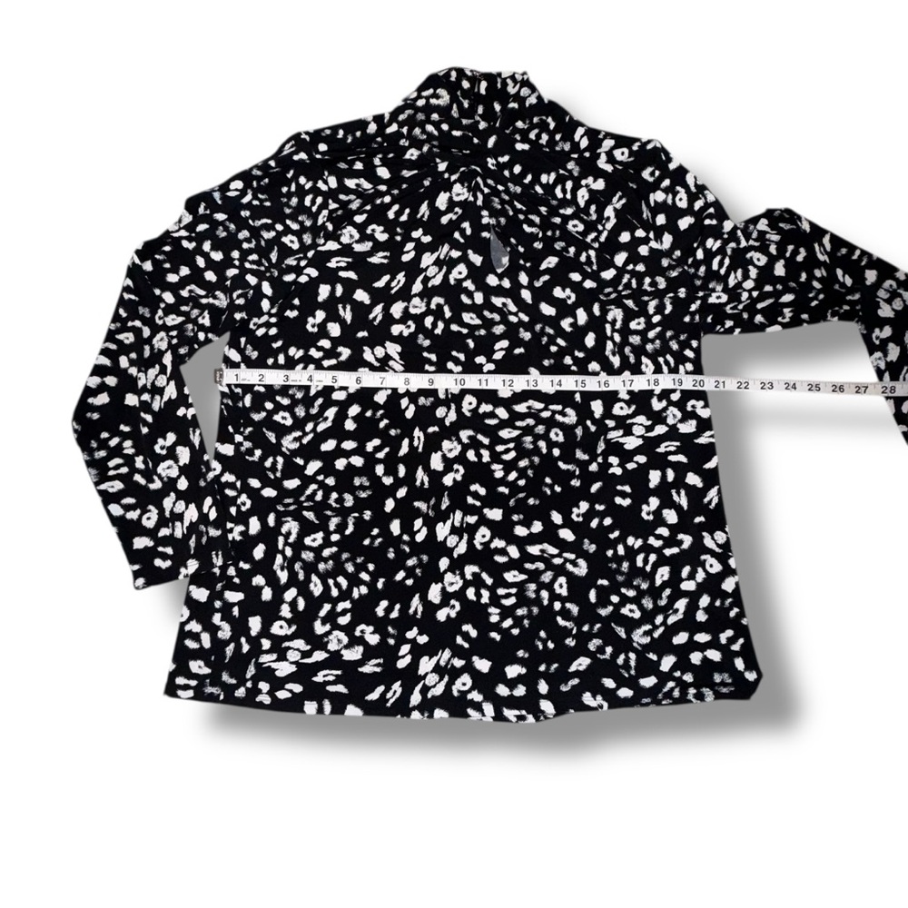 VINCE CAMUTO Abstract Animal Print High-Collar Keyhole Blouse - Rick Black 1X - Picture 10 of 13